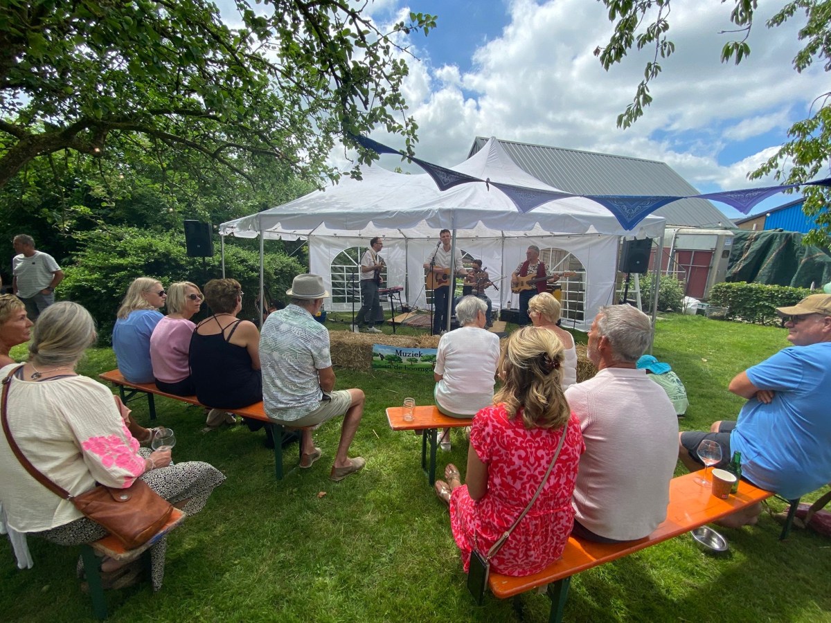 Zonnig, zomers optreden in&nbsp;Spierdijk